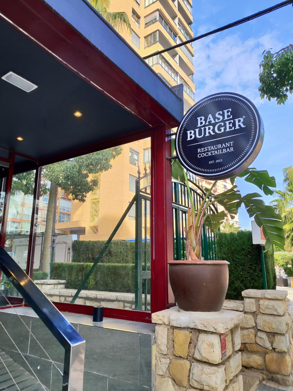 BASEBURGER Benidorm - Hamburgueseria en Benidorm | Hamburguesas & Cocktails Benidorm