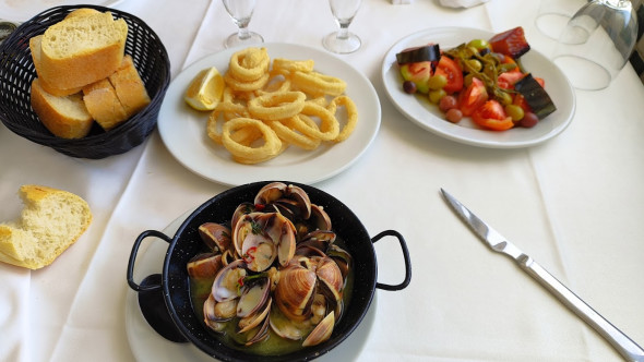 Bar Restaurante Especialidad En Calderos Y Paellas