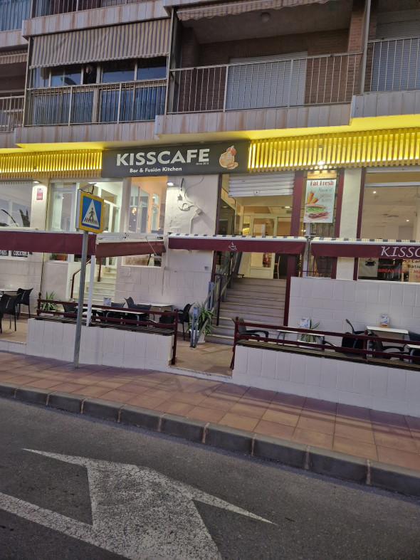 kiss cafe