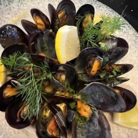 La Luna Restaurante Bar