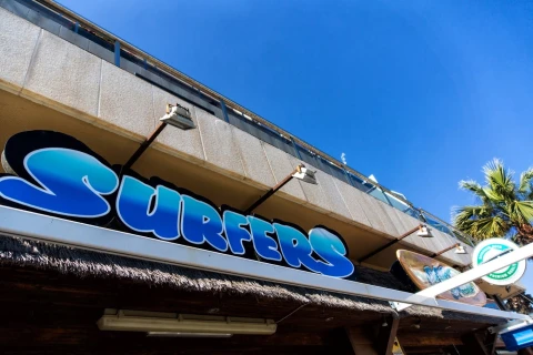 Surfers bar & grill