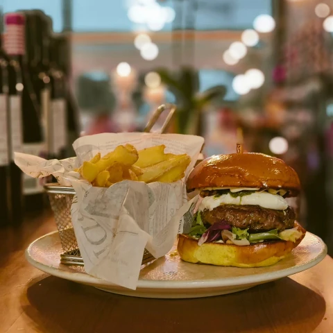 Vinonik Wine & Bistro