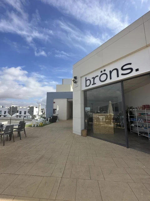 Bröns. Breakfast & Lunch
