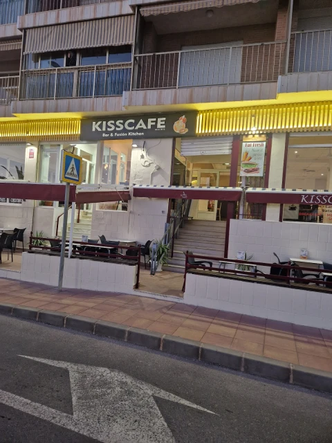 kiss cafe